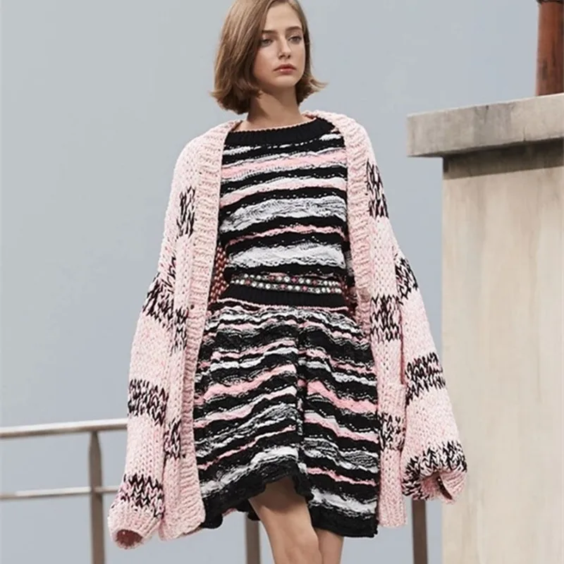 

Runway Pink cardigan Women 2020 Fall Winter V neck Long Sweater OVersized Cardigans Loose Pockets Knitted Sweater Jacket Coat