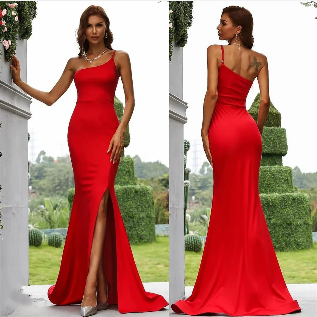 

Elegant Long Satin Red Evening Dresses with Slit Mermaid Spaghetti Court Train Zipper Back Robes De Mariée Party Gowns For Women