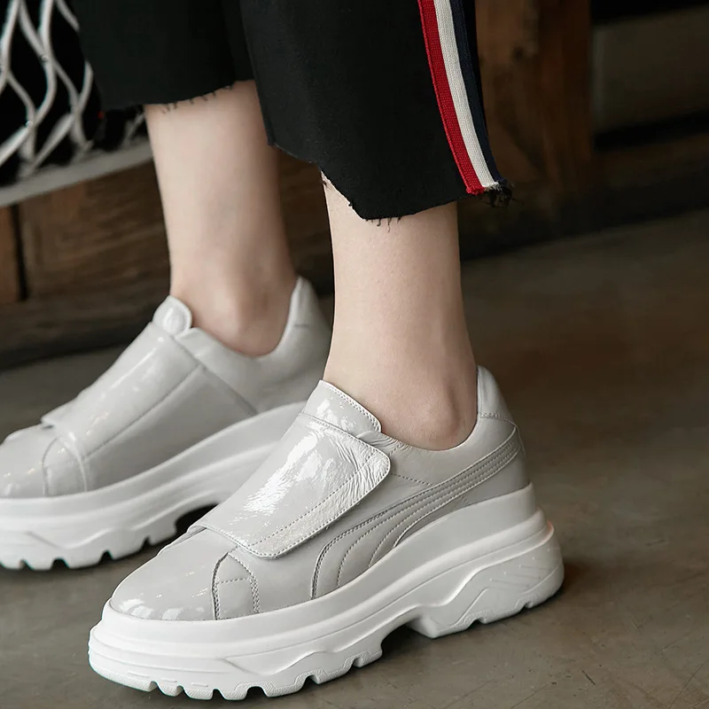 

Ozhouzhan Thick Bottomed Sporty Casual WOMEN'S Thin Shoes 2018 Spring And Summer New Style Velcro Patent Cowhide WOMEN'S Shoes E