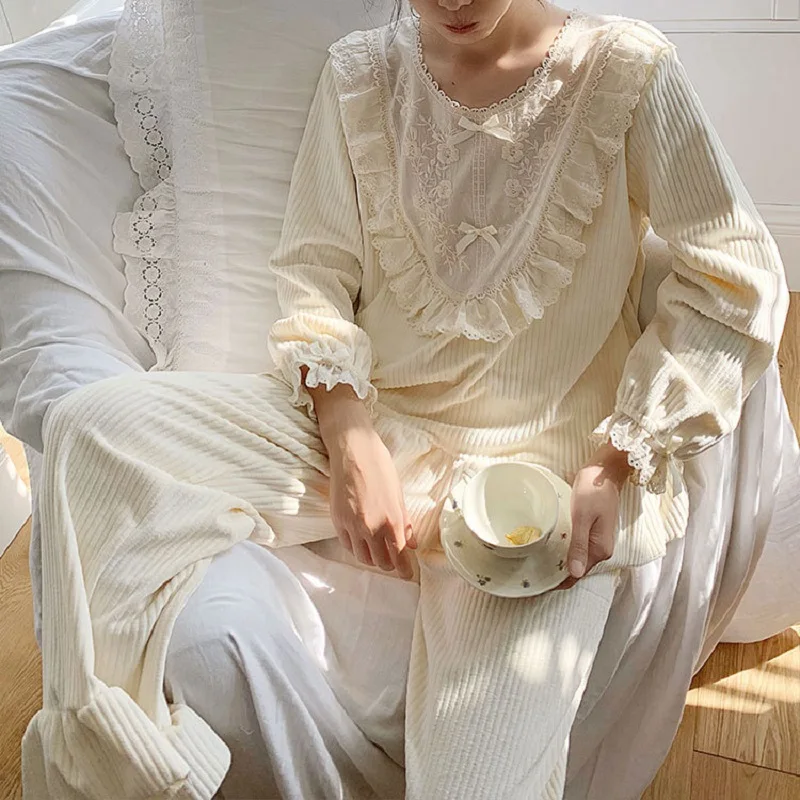 Koop Winter Herfst Vintage Dikke Fluwelen Vrouwen Warme Pyjama Sets Elegante Lange Mouwen Wit Kant Nachtkleding Suits Sweet Pyjama