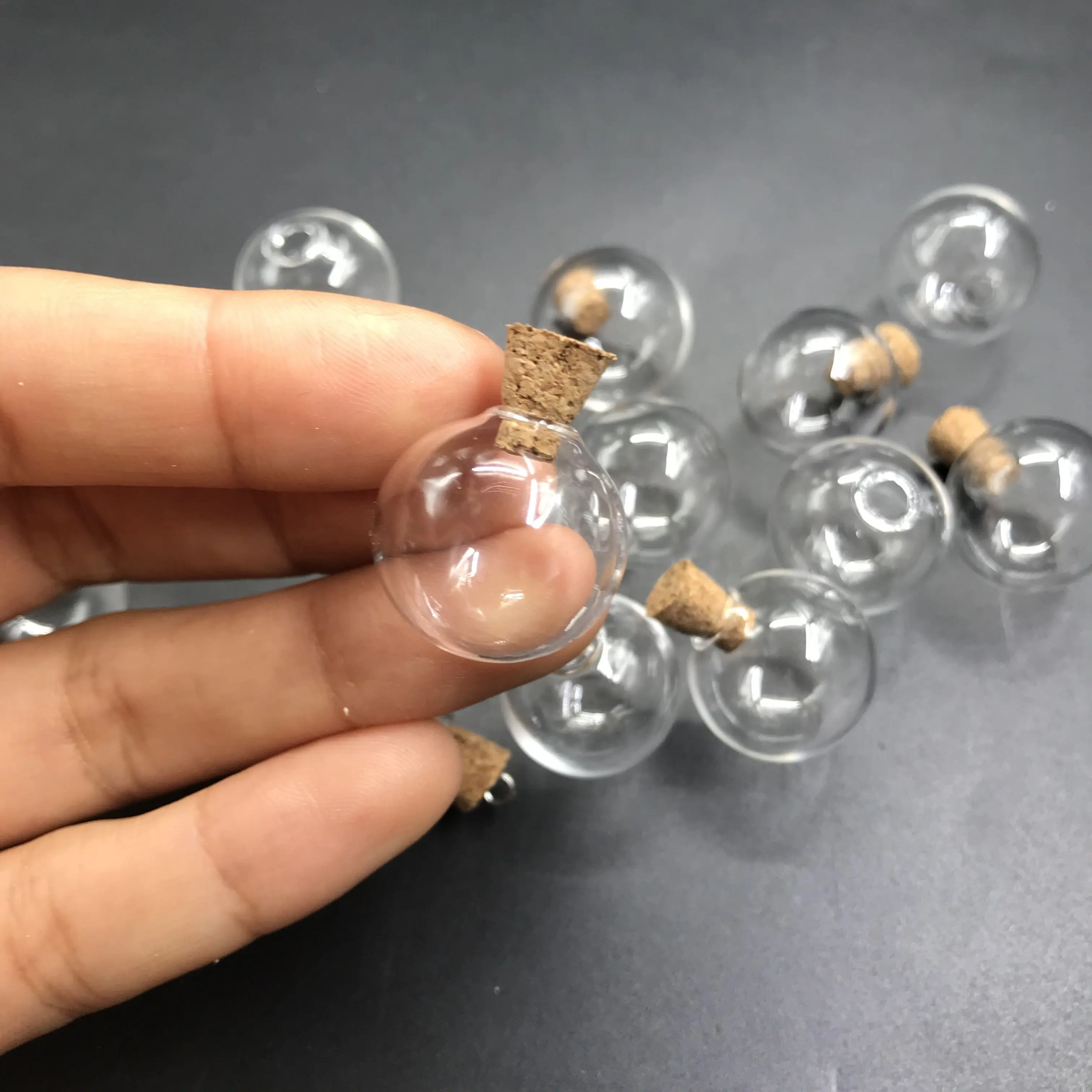 10pcs 18mm Mini Lightbulb Glass Globe bubble round ball with hole DIY hollow glass orb vial pendant glass bottle necklace gifts
