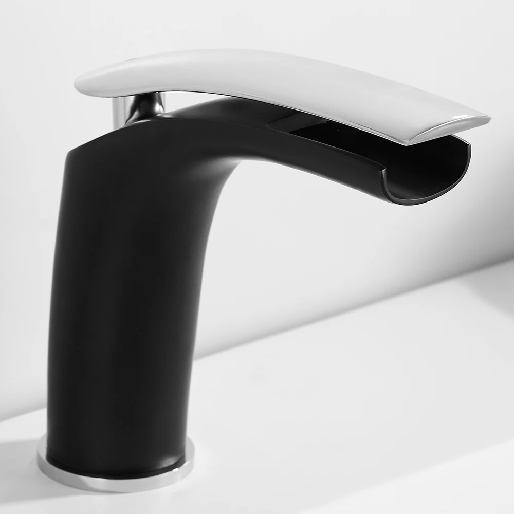 

Basin Faucets Elegant Bathroom Faucet Hot and Cold Water Basin Mixer Tap Chrome Finish Brass Toilet Sink Water