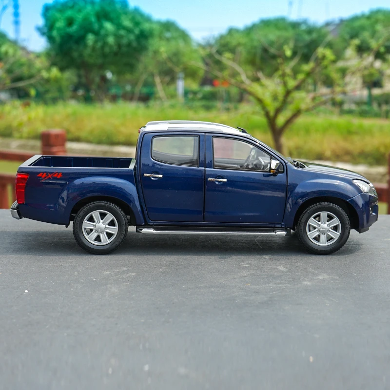 Модель грузовика ISUZU D MAX из сплава в масштабе 1:18 металлический литой автомобиль