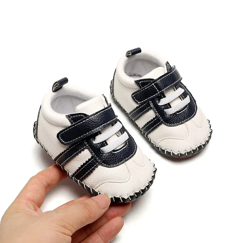 Кроссовки для новорожденных мальчиков от 0 до 12 месяцев; зимние модные детские мокасины из искусственной кожи; обувь для маленьких девочек на мягкой подошве
