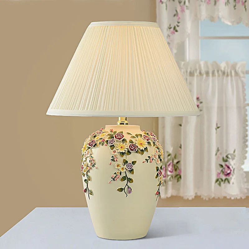 Nordic Desk Table Bedroom Bedside Wedding Luxury Romantic Table Lamp Wedding Decor Table Lamps for Living Room Bedroom Lamp