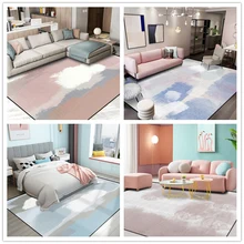 Ковер нордическая теплая спальня гостиная полный прекрасный прикроватный чайный столик коврик чистая красная с маленькой плюшевой девочкой