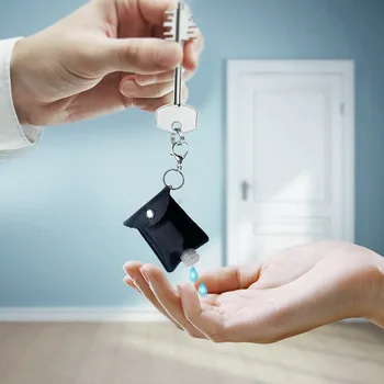 

Leak-proof Plastic Travel Bottle Portable Squeeze Bottle With Leather Hand Sanitizer Keychain Holder For Liquid Hand Sanitizer