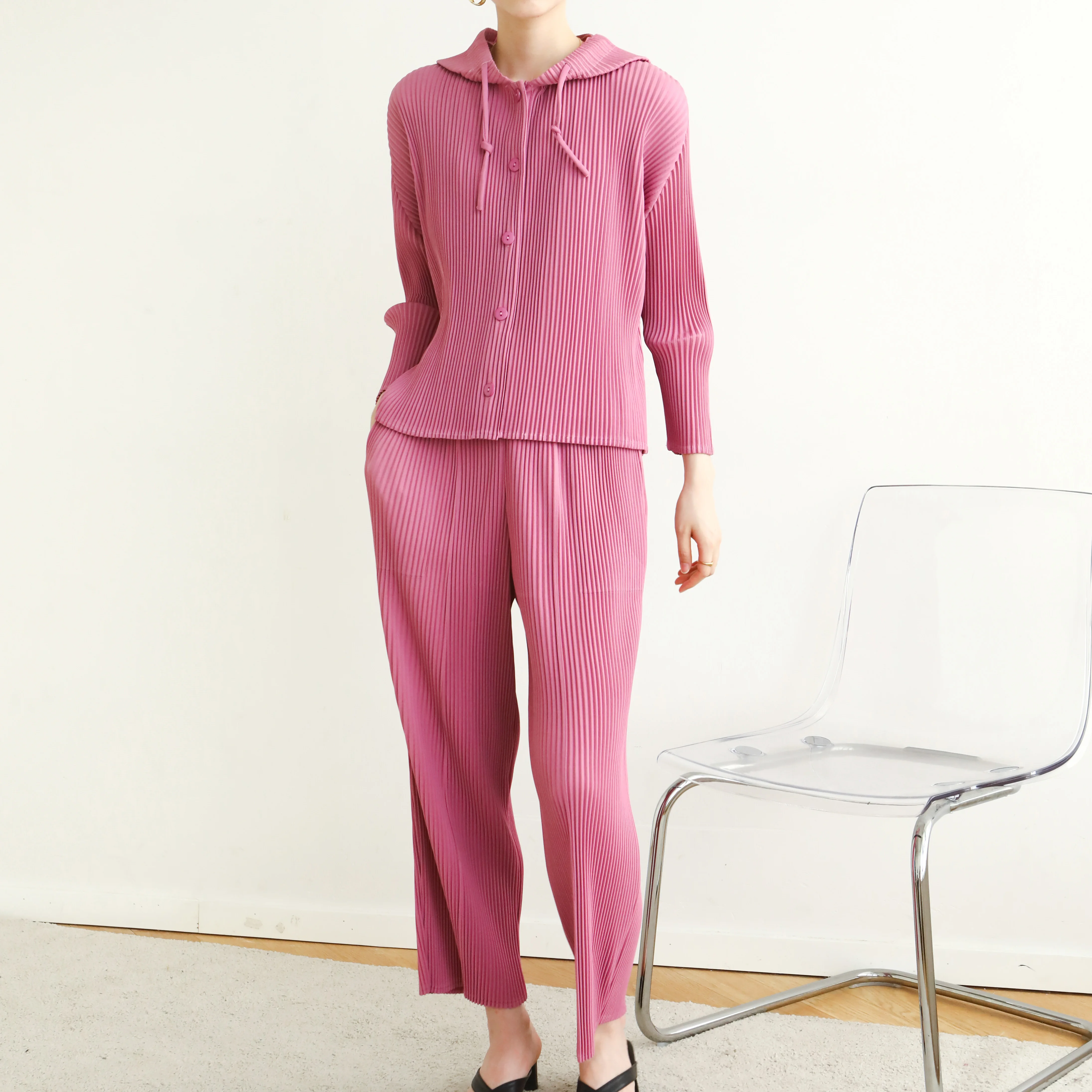 

Quality Autumn spring new 2022 Miyake pleated fashionable trim Hoodie coat vest pants three-piece set (can be bought separately)