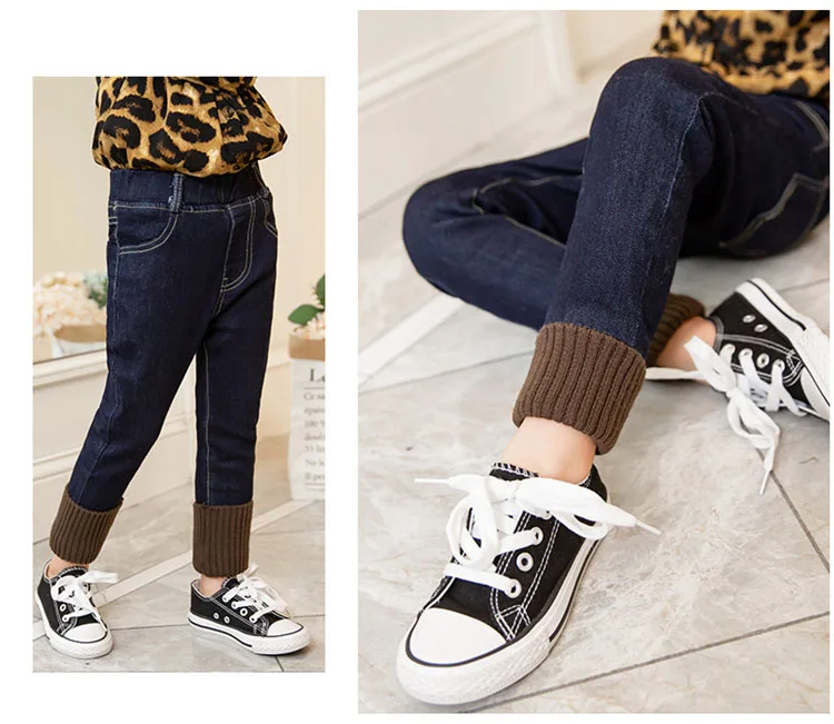 Повседневное однотонные Джинсы с флисом брюки для девочек-подростков; детские джинсовые штаны Костюмы детские, средней талии; теплые джинсовые штаны для девочек зимние
