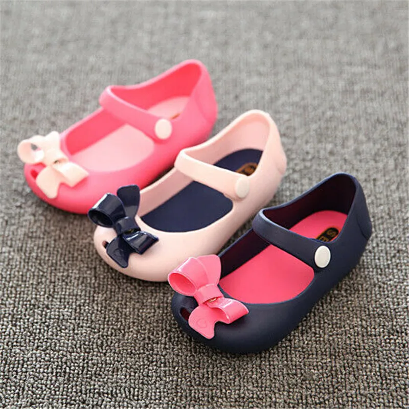 Милая обувь для новорожденных; розовые, красные, синие сандалии с бантом для маленьких девочек; Высококачественная пластиковая нескользящая Мягкая обувь; сандалии для девочек; Прямая поставка