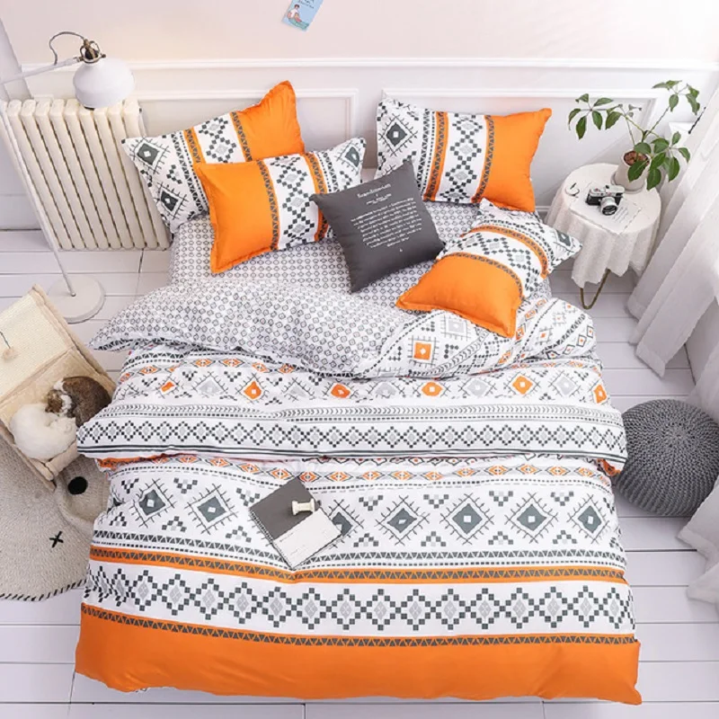 The full set of home textile products on the popular pattern bed includes duvet cover pillowcase and flat sheet for family | Дом и сад