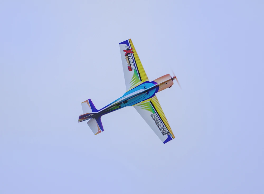 AEO 710mm 날개폭 EDGE540 PP 3D RC 비행기 E27 에어로바틱 스턴트 비행기 브러시리스 모터 10-15A ESC 4채널 무선 조종 포함