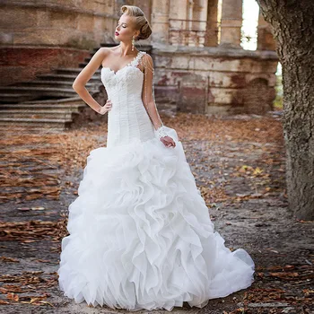 

Appliques Beading Pearls Pleat White Trumpet Wedding Dresses With Ruffles Skirt Vestido De Noiva Sereia Princess Mermaid Gowns