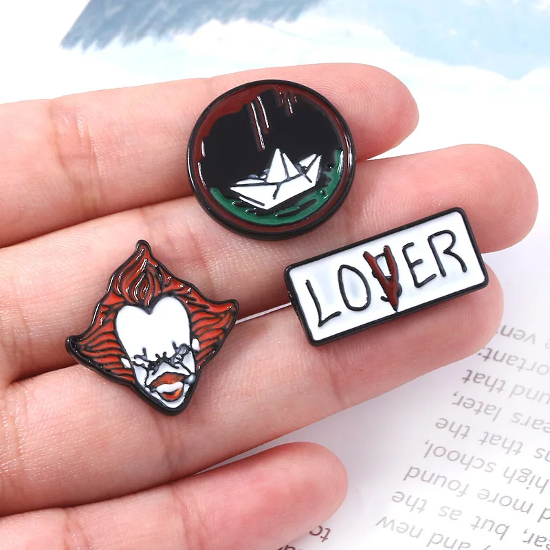 1PCS Cartoon Brooches Lapel Pins Badge Horror Movie Stephen King's Jewelry Gift Decor on Backpack for Friend Shirt Pin Fashion
