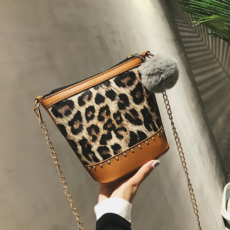 

2018 New Style Leopord Pattern WOMEN'S Bag Bucket Bag INS Super Fire Bag Women's Trend Shoulder Bag Simple Versatile Shoulder Ba