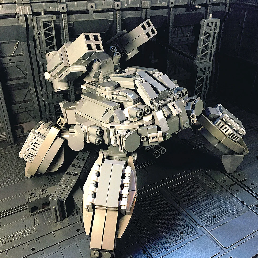 

700Pcs STEM MOC Four-legged Mech Crab Brick Model Small Particle Building Blocks Educational Toy Set