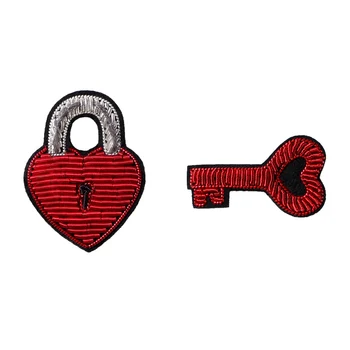 

Creative Love Lock Couple Brooch Ins Gift Hand-embroidered Pin Fixed Clothes Anti-light Buckle Small Accessories