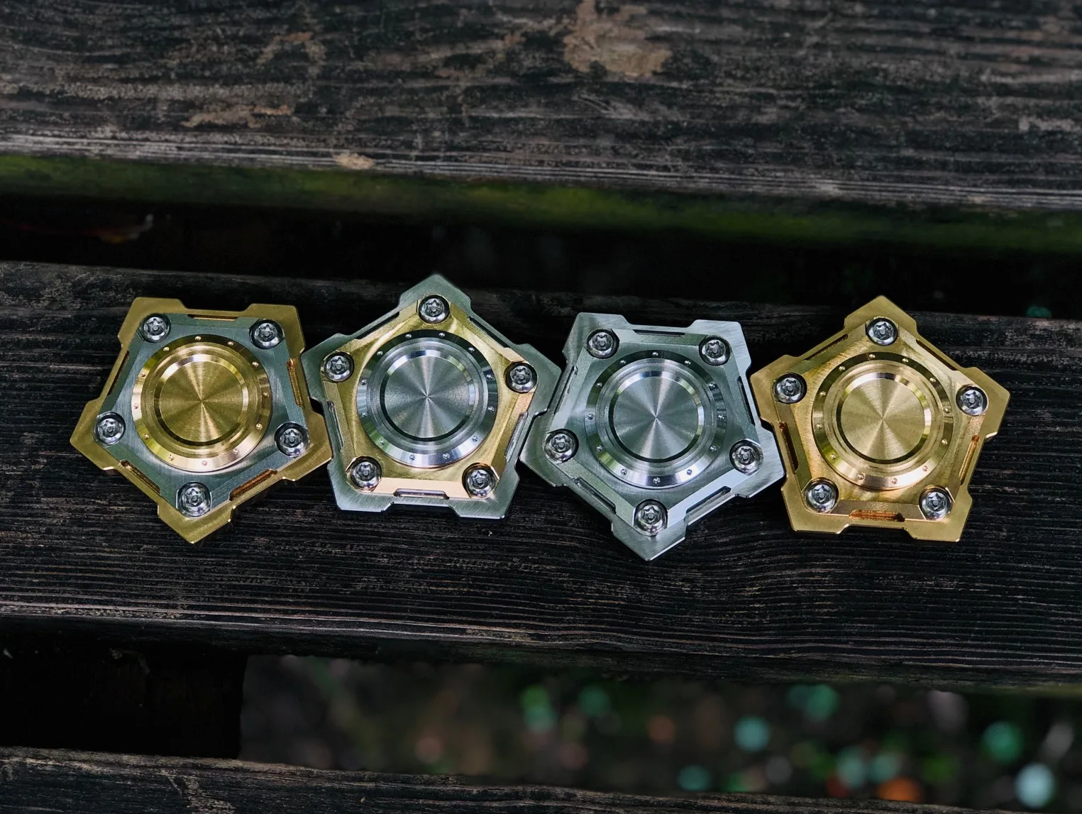 

Flywheel Fingertip Toy Gyro Fingertip Fixture Spinner Metal Adult Decompression Toy Steampunk EDC Christmas Gift Free Shipping