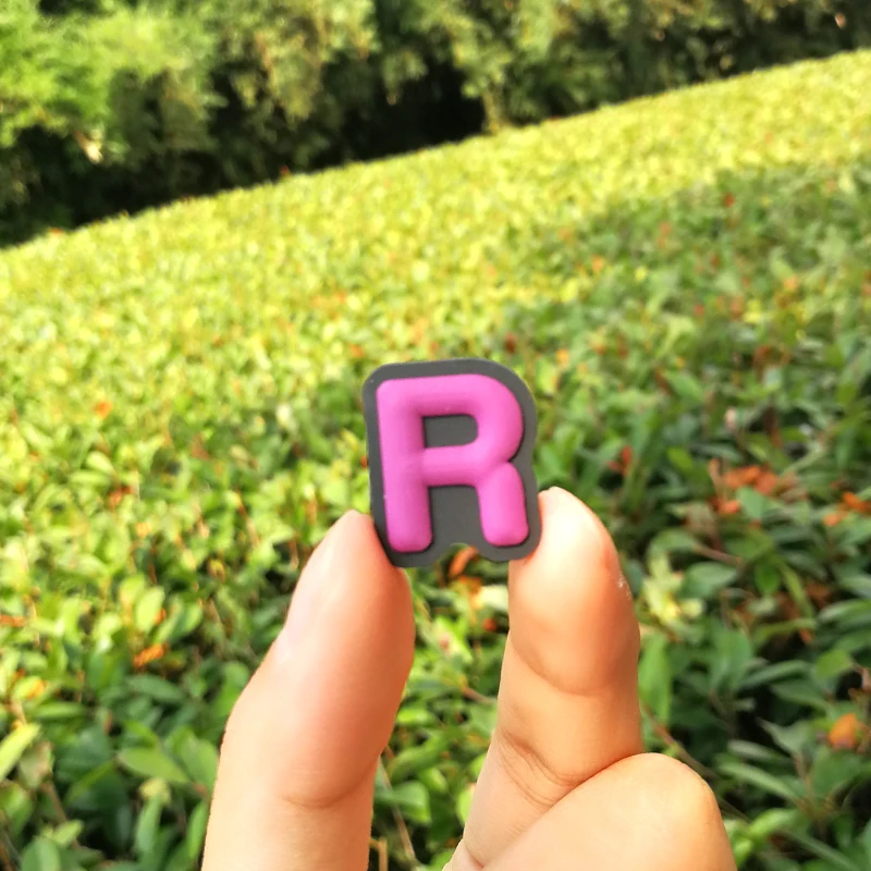R