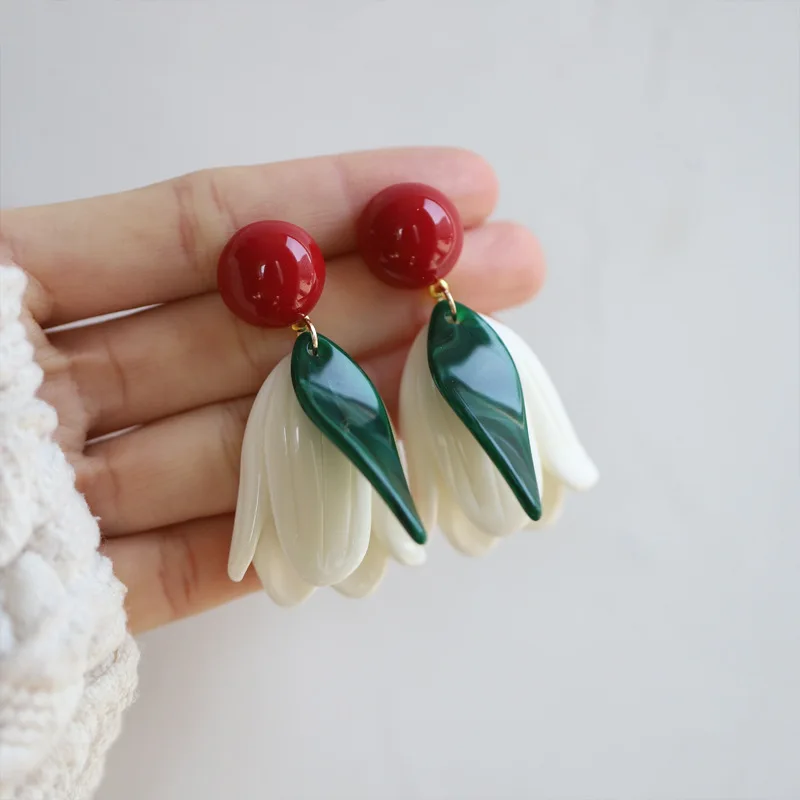 Linmouge New Elegant White Flower Pendant Earrrings For Women Contrasting Color Tulip Temperamen Creative Resin Female Jewelry | Украшения