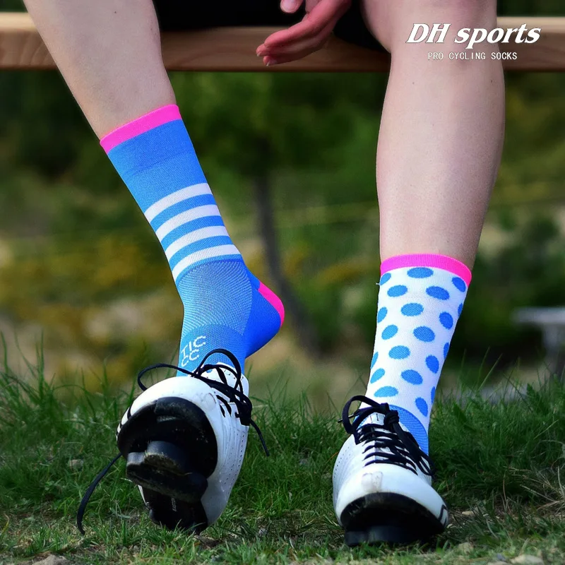 

DH SPORTS New Professional Cycling Socks Protect Feet Breathable Wicking Sock Outdoor Road Bike Nylon Socks Bicycle Accessories