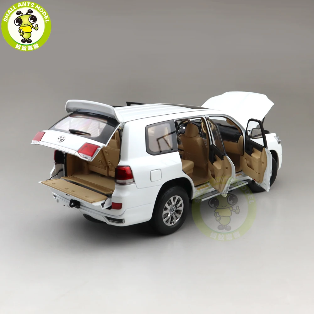 Toyota land cruiser 200 игрушка открываются двери