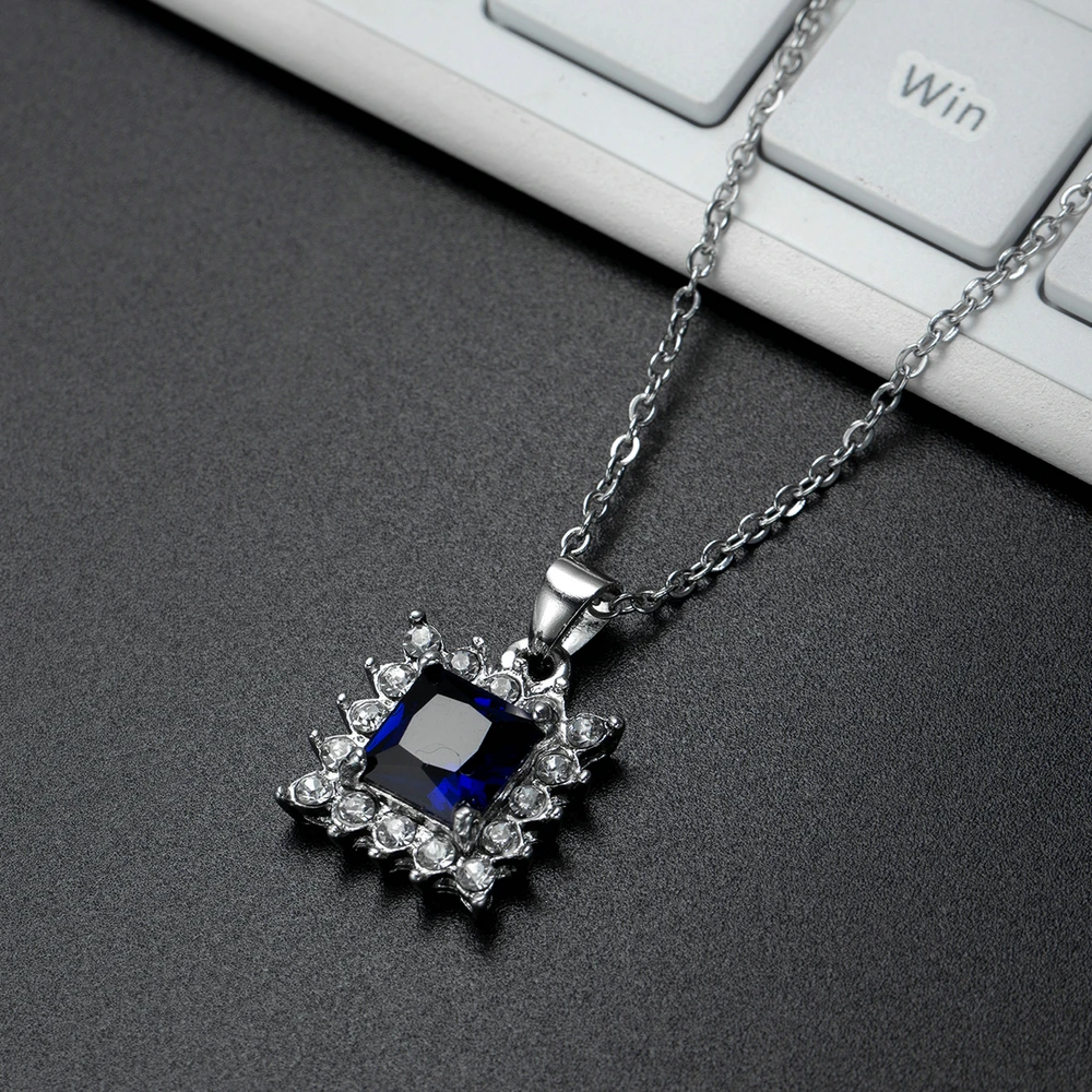 Маленькая водная дрель и синяя квадратная кубическая циркониевая подвеска
