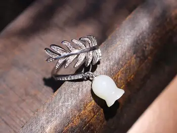 

Natural and jade garnet flower ring, good quality, beautiful color