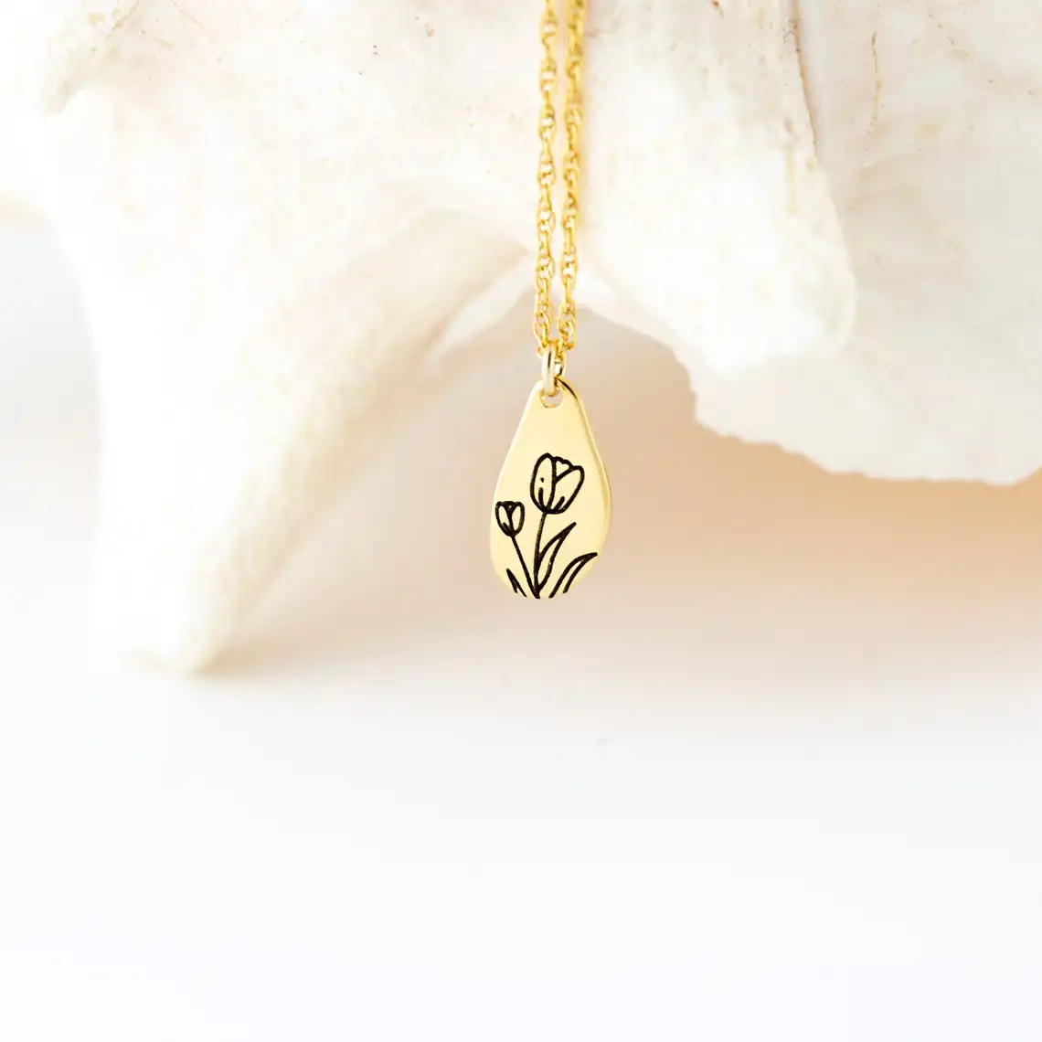 Birth Flower Necklace Engraved Floral Necklaces Dainty Birth Month Flower  Disc Charm Hand Stamped Necklace Birthday Gift for Her - AliExpress
