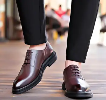 

luxury men Genuine leather dress shoes Fashion men's pointed Leather shoes Super soft soles for men's party wedding lace shoes