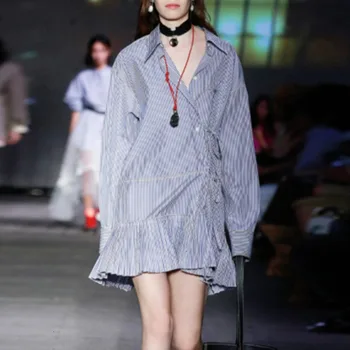 

Fashion Week Striped Shirt Dress 2020 Autumn WOmen Turn Down Collar Single Breasted Ruffles Lace Up Loose Long Sleeve Dress B111