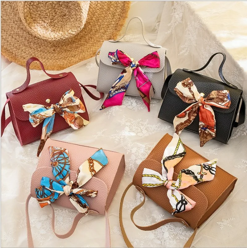 

2019 Japanese Korean New Style Fashion Network Red Silk Scarves Embossed Leather Square Sling Bag Cool Versatile Shoulder WOMEN'