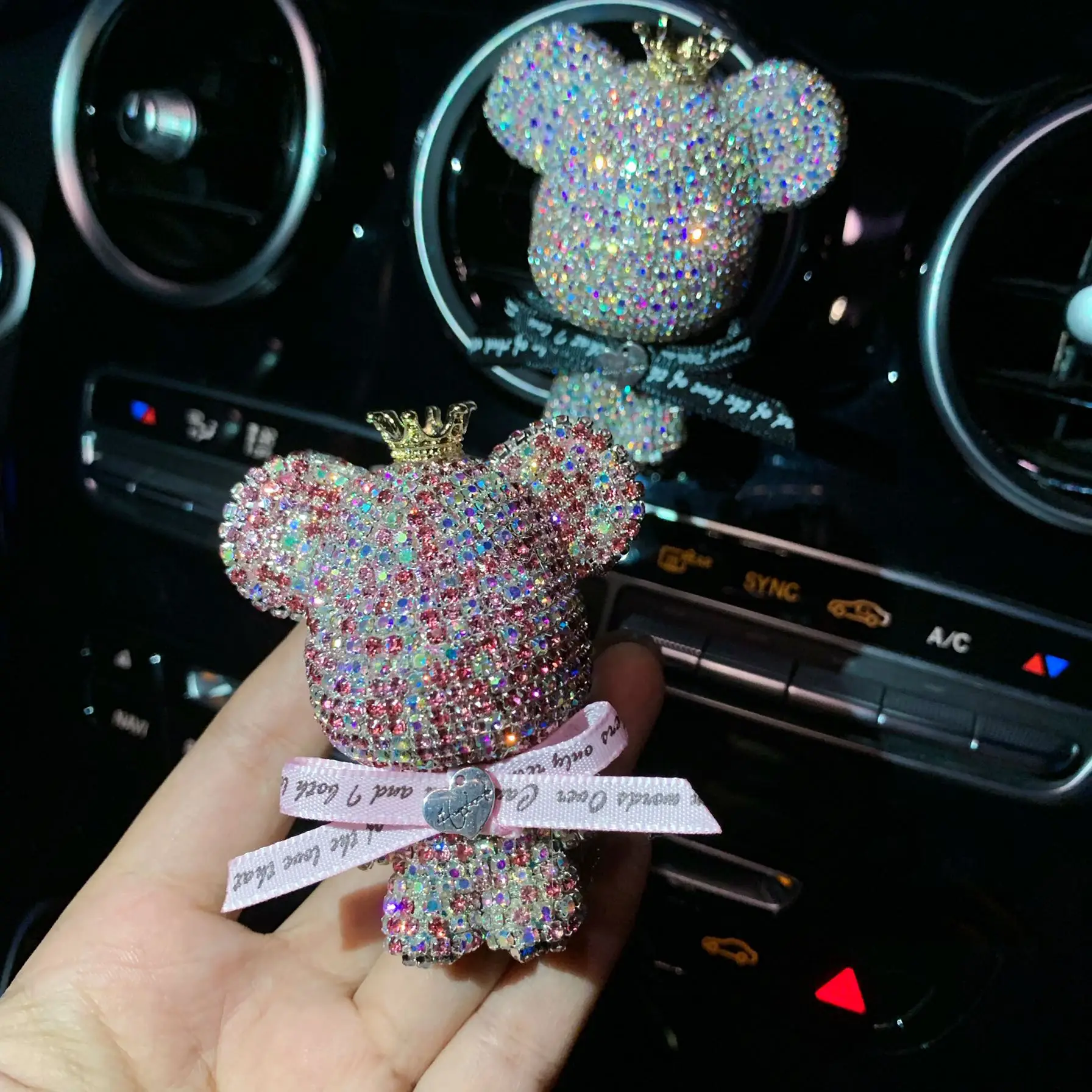 Автомобильный парфюм на выходе, зажим, милый большой медведь, мультфильм, благовония, интерьер автомобиля, декоративные принадлежности, отделка автомобиля, дрель