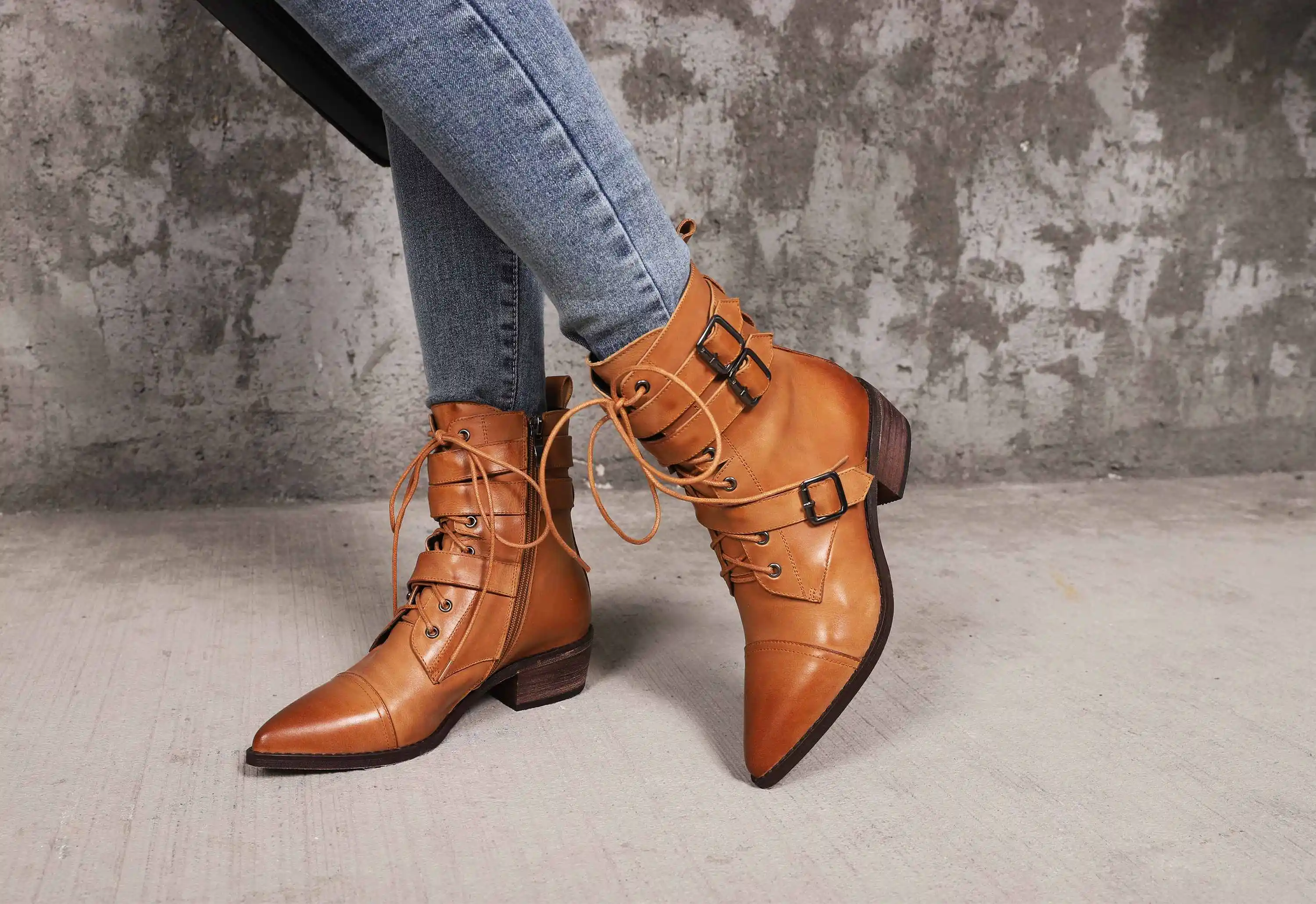 Lenkisen/Винтажные ботинки в байкерском стиле с острым носком; зимние женские ботильоны из натуральной кожи на среднем каблуке, с боковой молнией, на шнуровке, с пряжкой; L01