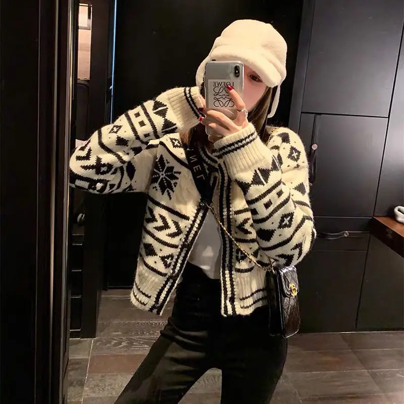 

Autumn and winter women's 2020 New loose fashion temperament knitted sweater jacket foreign style small two-piece set