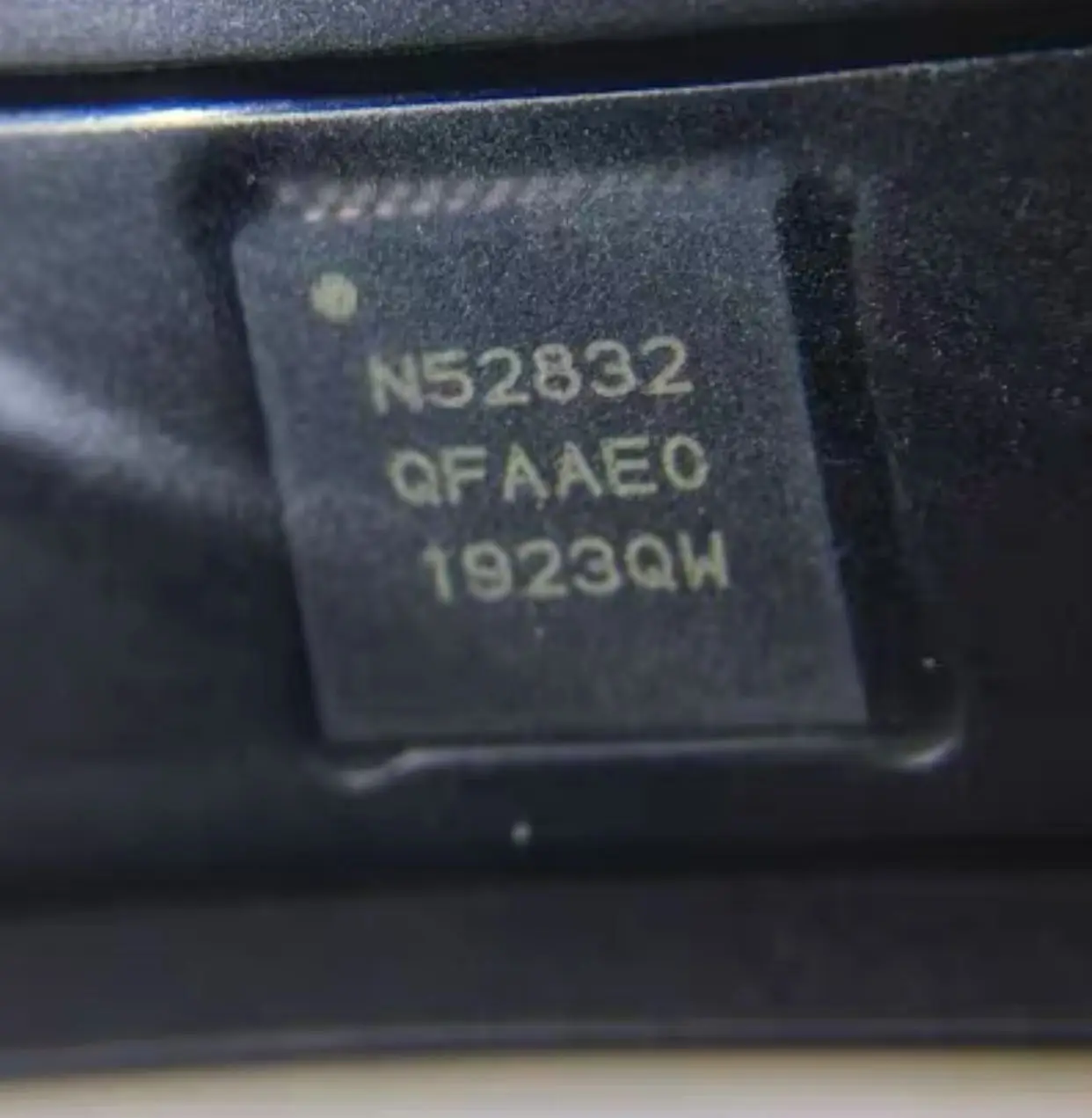 

Для детей возрастом от 5 до 10 шт./NRF52832 NRF52832-QFAA-R QFN NRF52832-QFAA 52832 N52832