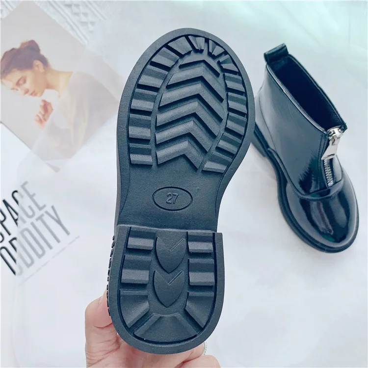 Модные ботинки на шнуровке для девочек г. Новые зимние короткие ботинки в Корейском стиле для маленьких девочек обувь с мягкой подошвой для малышей и девочек из искусственной кожи