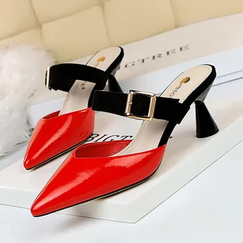 

Korean version of the fashion thick with high-heeled patent leather pointed word with belt buckle Baotou half slippers