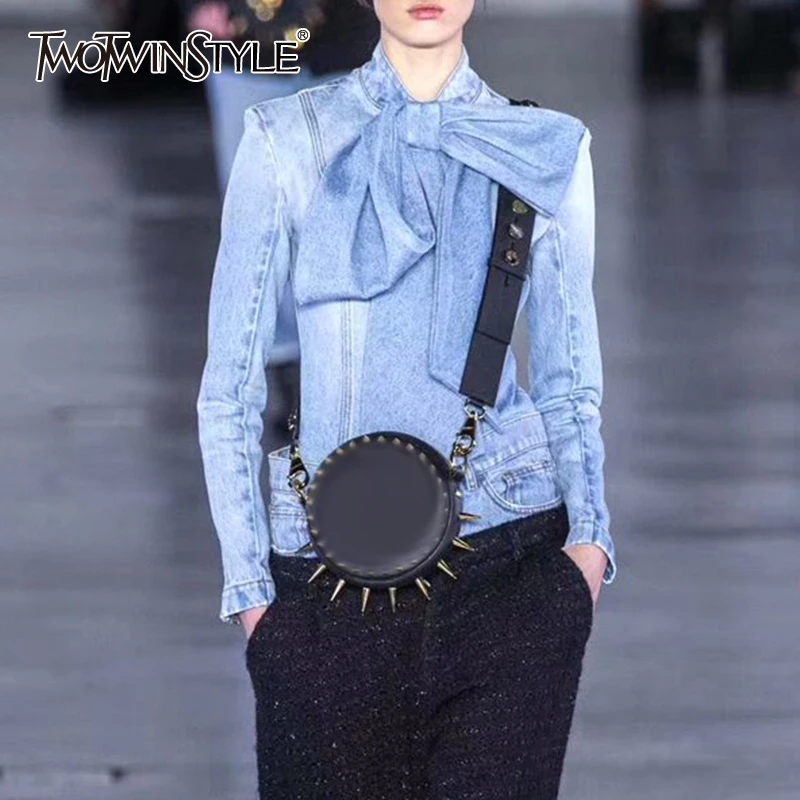 Baratos TWOTWINSTYLE Casual Bowknot Denim Camisas de las mujeres de manga larga delgado de encaje blusa de camisa para mujer coreana 2019 otoño moda nueva