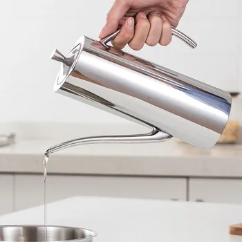 

500/700ml Stainless Steel Olive Oil Bottle Vinegar Dispenser Sauce Seasoning Batcher Can Pots Oil Container Kitchen Accessories