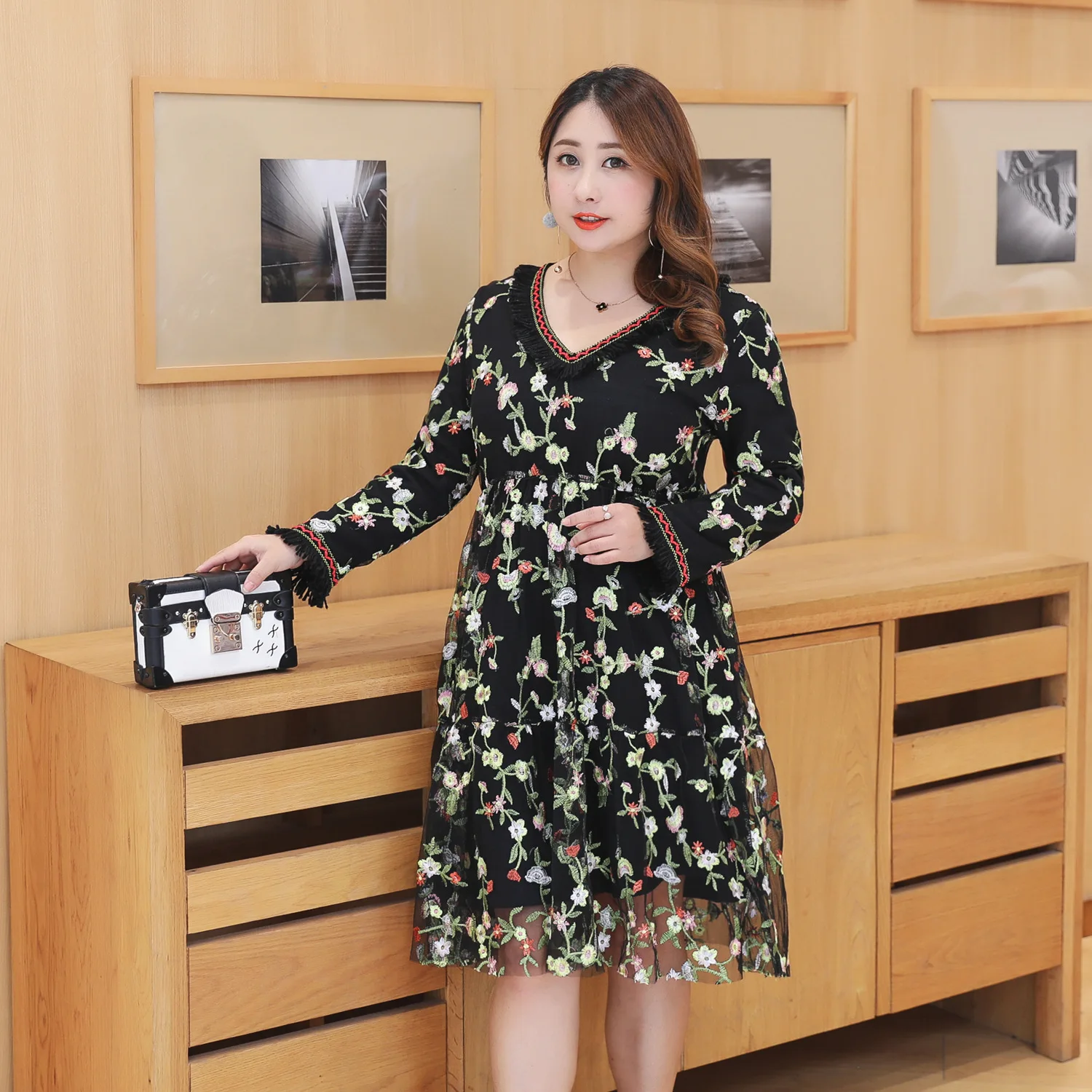 [Sold Out Lower Rack] Plus-sized WOMEN'S Dress Korean-style Slimming Brushed And Thick Embroidered Full Body Dress 0947