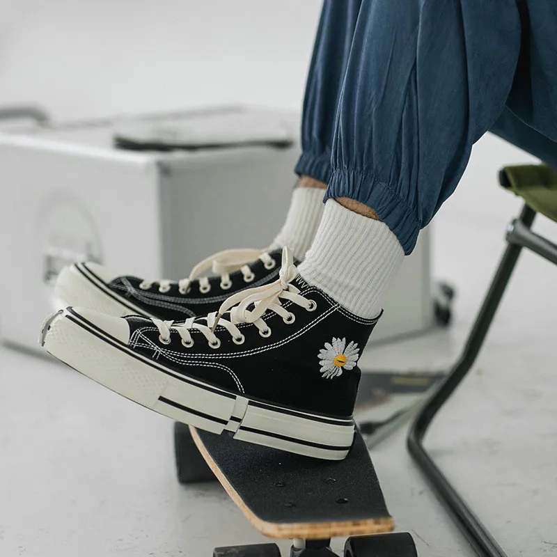 

Hot Summer Autumn High Top Canvas Shoes Men Breathable Daisy Lace-up Sneakers Thick Soles Casual White Shoes Male All-matching