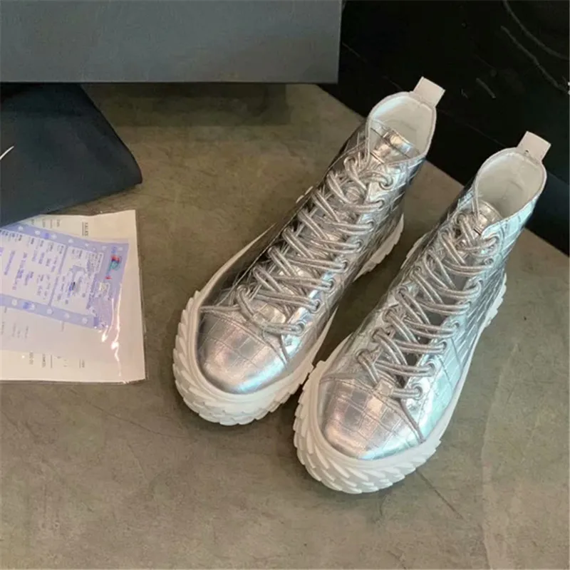 Ботинки; женские ботильоны; женская обувь; chaussures femme; женская обувь с перекрестной шнуровкой; женские ботинки с круглым носком на плоской подошве; scarpe donna; низкий каблук