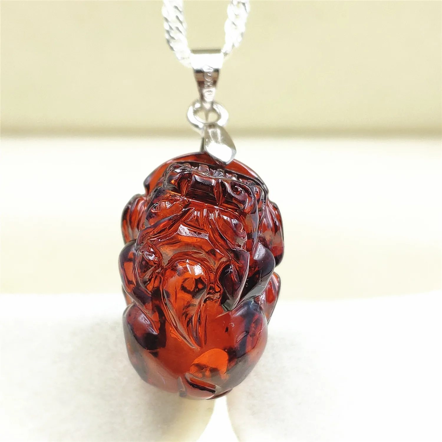 

Natural Blood Red Amber Pi Xiu Carved Pendant 20x14x11mm Fashion Gemstone Women Men Crystal Healing Fashion Necklace AAAAA