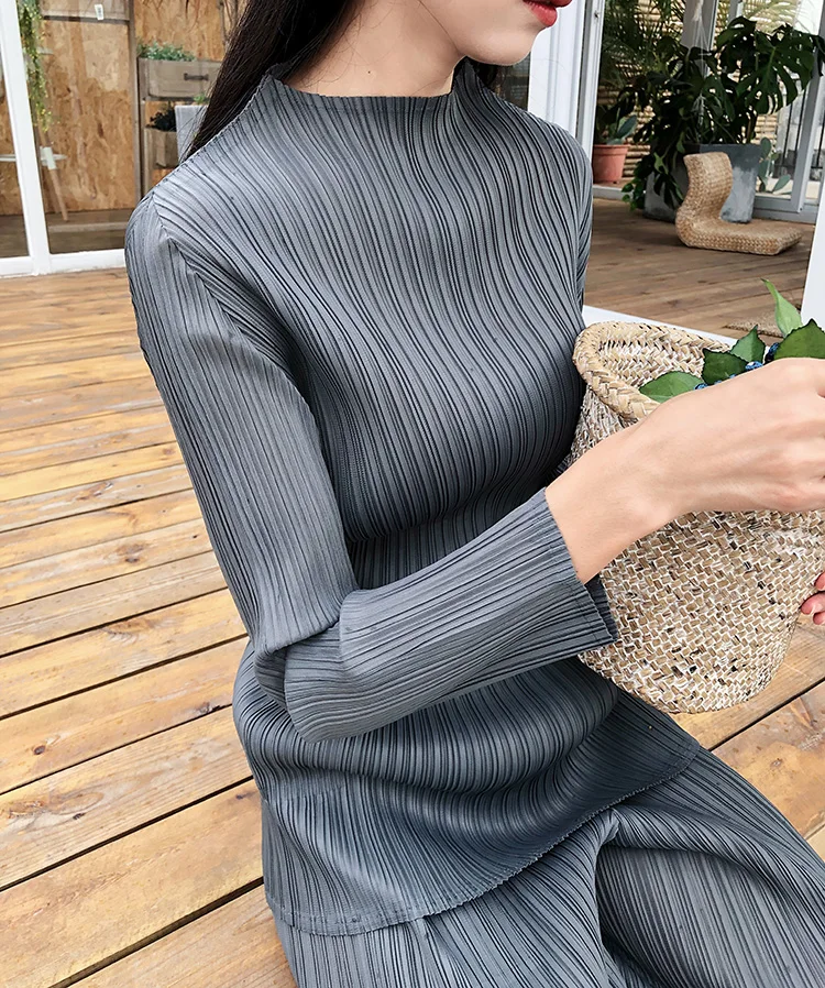 Лидер продаж; Miyake fold; однотонная водолазка с длинными рукавами+ широкие брюки; костюм;