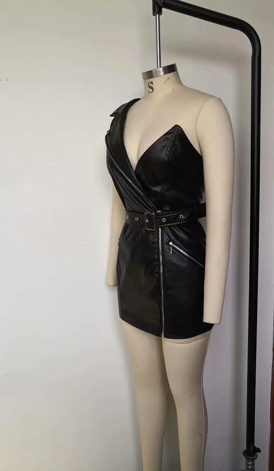 Женские сексуальные модные кожаные вечерние платья на одно плечо в стиле панк Элегантные вечерние мини-платья в сеточку