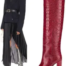 Новинка; женские зимние сапоги до колена на квадратном каблуке с острым носком без застежки; цвет желтый, красный, черный; рыцарские сапоги