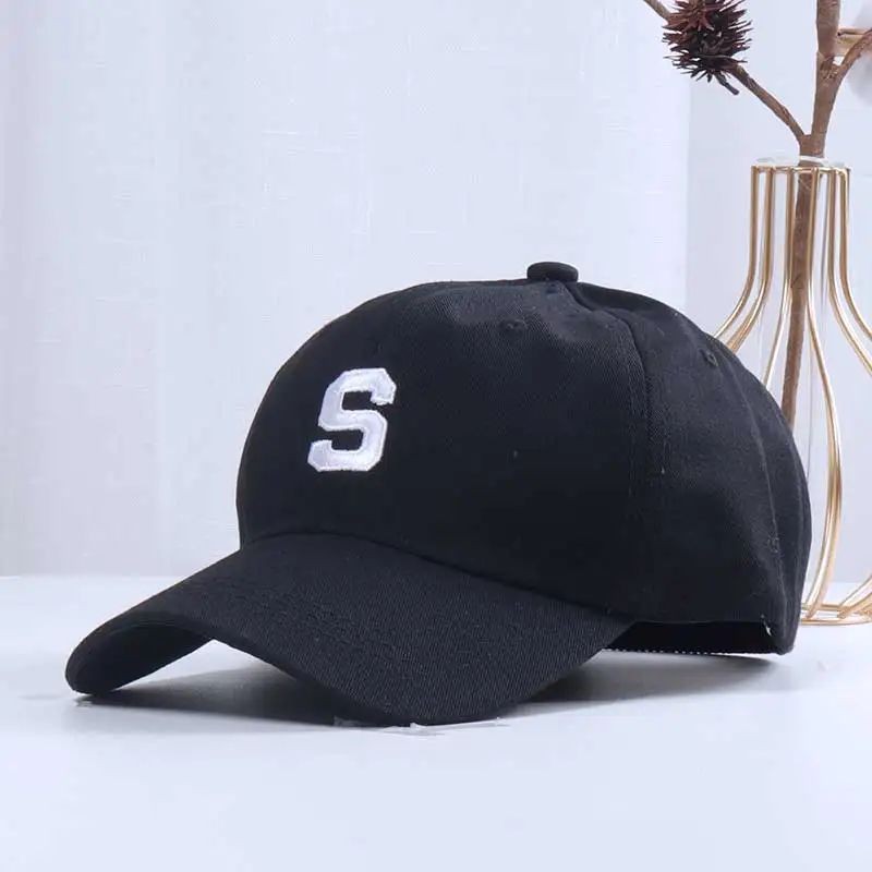 snapback com bordado de letras s para esportes ao ar livre