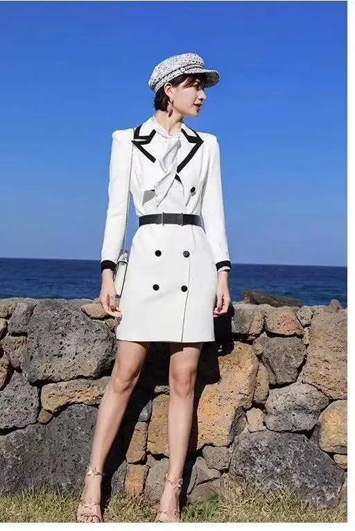 

Fall 2019 new lapel buttons splicing dress