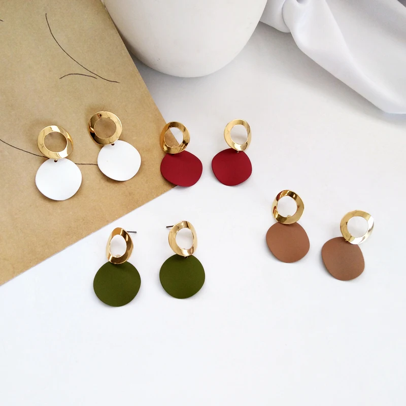 Богиня моды Эстетическая Геометрия из металла серьги сжатые конфеты Повседневная одежда серьги украшают изделие